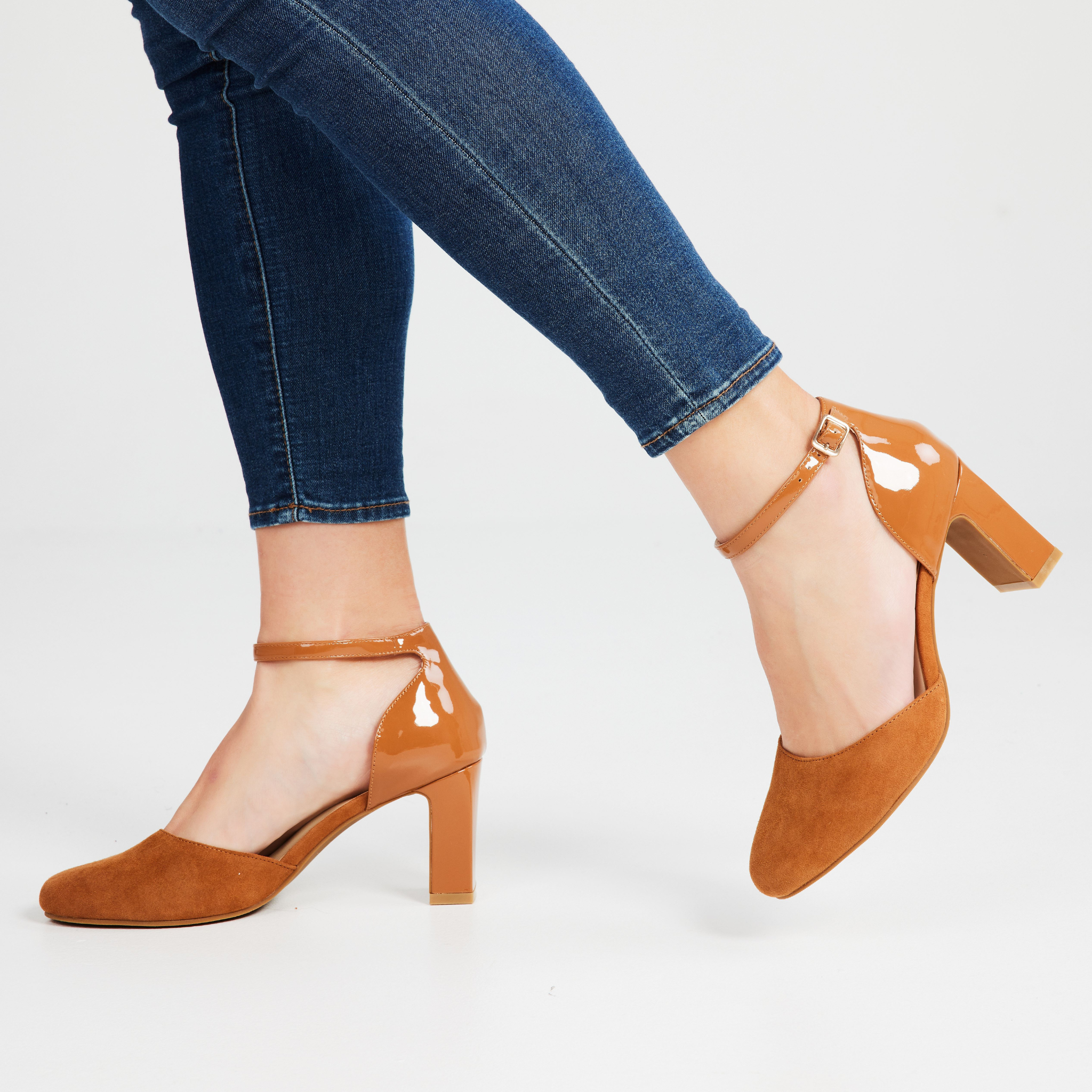 Lana Mid Heel Pumps